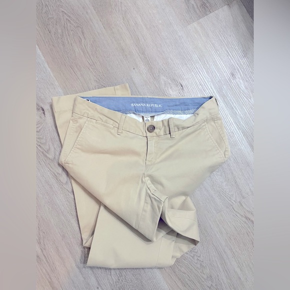Banana Republic - Woman’s Khaki Pants - Picture 6 of 6